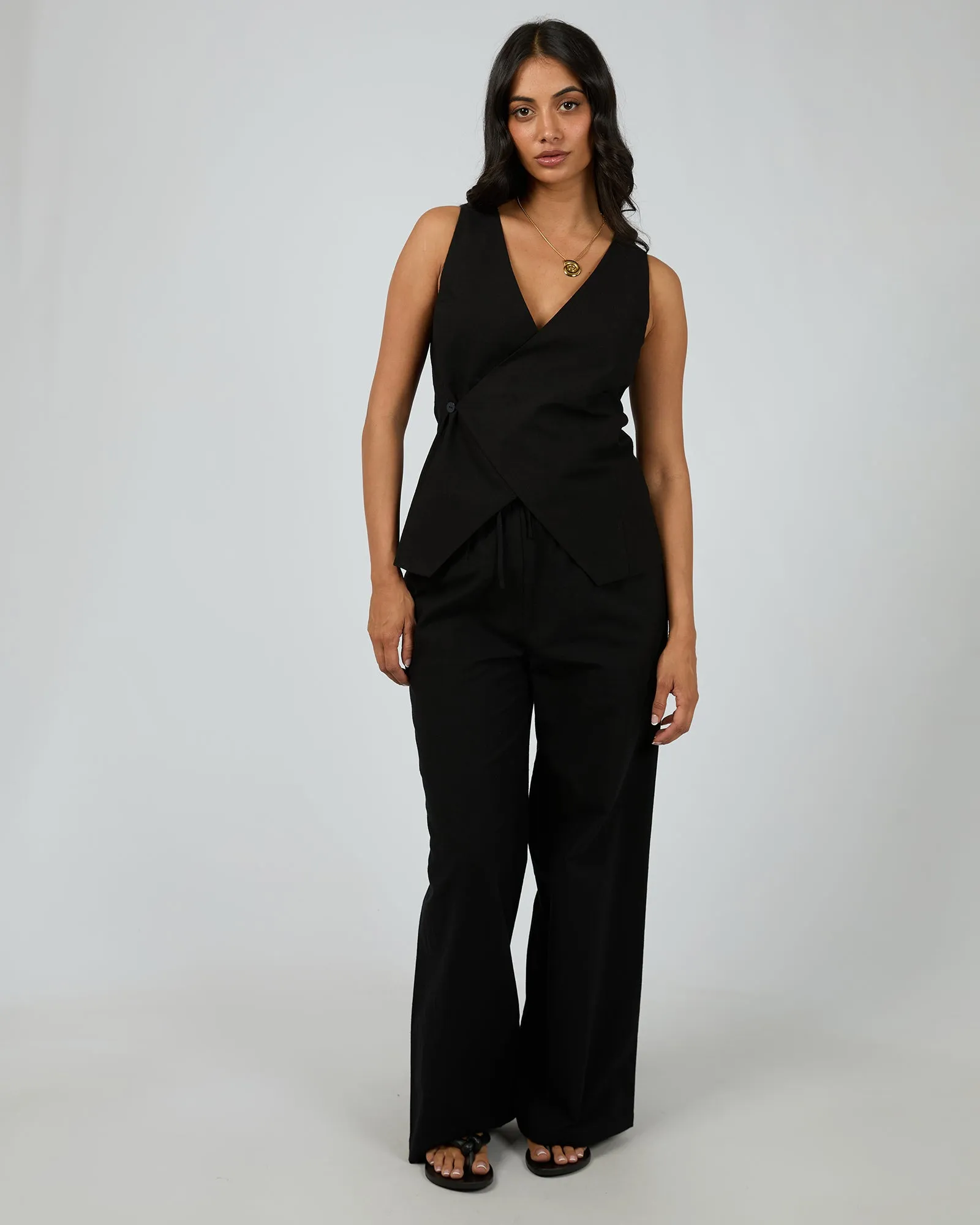 Willa Vest Black