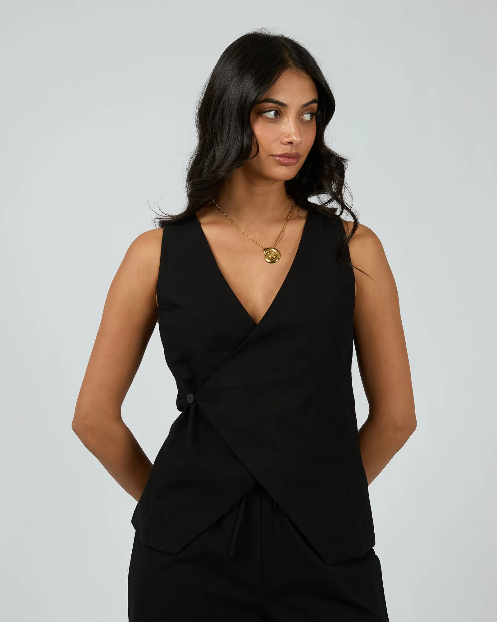 Willa Vest Black